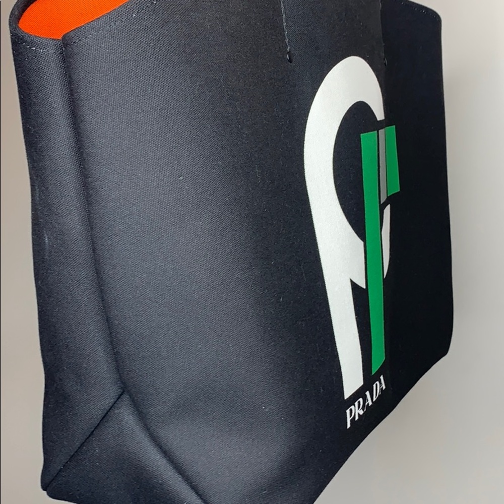 Prada tote - Picture 6 of 7